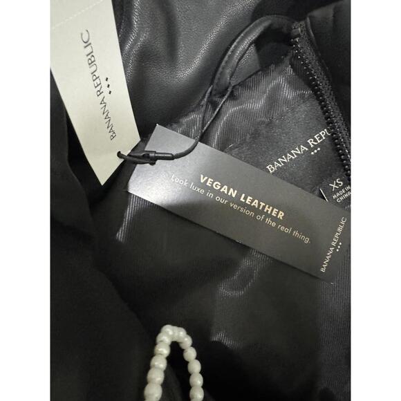 NWT Banana Republic Black Vegan Leather Puffer Zip Up Vest- Size XS - Picture 6 of 9